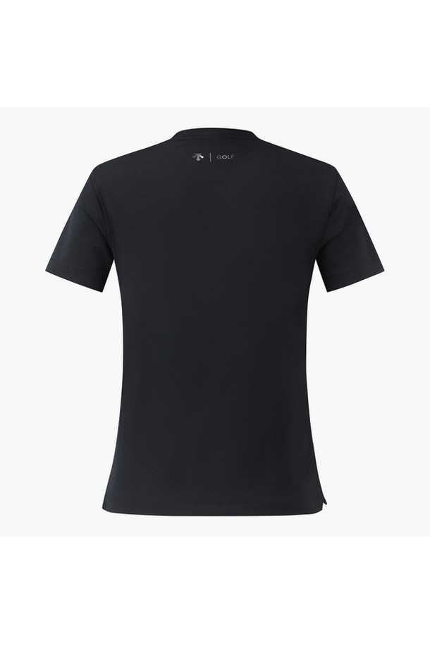 여성 라운드넥 반팔 티셔츠 DP22WFNS4G는 뛰어난 기능성과 미니멀한 디자인을 갖춘 여름철 필수 아이템입니다. 폴리에스테르와 폴리우레탄 혼방 소재로 제작되어 얇고 시원하며, 레귤러 핏으로 편안한 착용감을 제공합니다. 라운드넥 디자인과 무지 패턴은 스포티하면서도 베이직한 스타일을 연출하여 다양한 골프룩과 일상룩에 활용하기 좋습니다. BLKG, OWHG 두 가지 색상으로 출시되어 취향에 맞게 선택할 수 있으며, 데상트 공식 제품으로 믿을 수 있는 품질을 보장합니다. 활동적인 여성 골퍼를 위한 완벽한 선택입니다.
