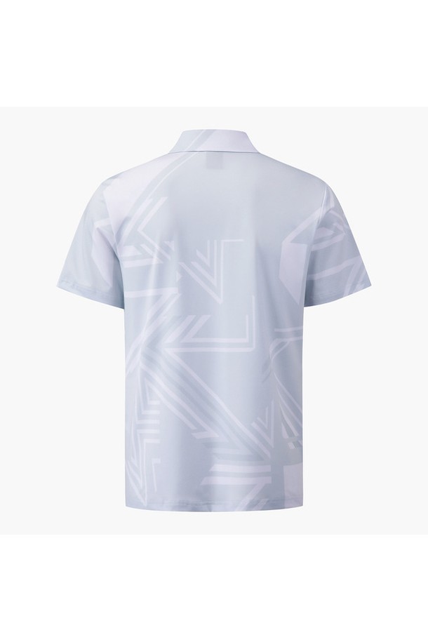 남성 전판 패턴 반팔 카라 티셔츠 (DP22MFTS6G)는 시원한 여름철 골프 라운딩을 위한 스포티한 스타일의 카라 티셔츠입니다. 폴리에스터와 폴리우레탄 혼방 소재로 제작되어 얇고 가벼우며, 레귤러 핏으로 편안한 착용감을 제공합니다. 전판에 적용된 패턴 디자인이 특징이며, LGYG, MNTG 두 가지 색상으로 출시되었습니다. 반소매 기장과 카라넥 디자인으로 필드 위에서 돋보이는 스타일을 연출할 수 있습니다. 골프룩에 적합한 이 티셔츠는 스포티한 매력을 더해줍니다.
