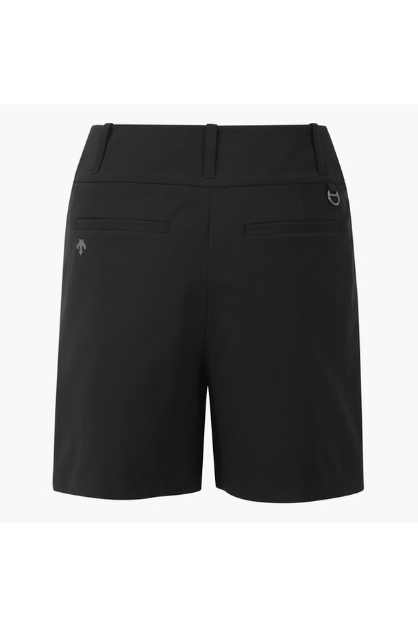 여성 골프 활동에 적합한 베이직 하프 팬츠 (DP12WFSP3A)입니다. 여름 시즌에 시원하게 착용할 수 있으며, 나일론과 폴리우레탄 혼방 소재로 제작되어 편안한 착용감을 제공합니다. 블랙그린(BLKG)과 블랙화이트(BWTG) 두 가지 색상으로 출시되어 다양한 골프룩, 휴가룩, 여름 바캉스룩을 연출할 수 있습니다. 캐주얼, 미니멀, 스포티한 스타일을 선호하는 여성분들께 추천하는 하프 팬츠입니다. 베트남에서 제조되었습니다.
