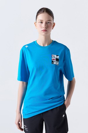 [DESCENTE X 김정윤 작가] 스몰 그래픽 반팔 티셔츠 블루(SQ223ETS61)