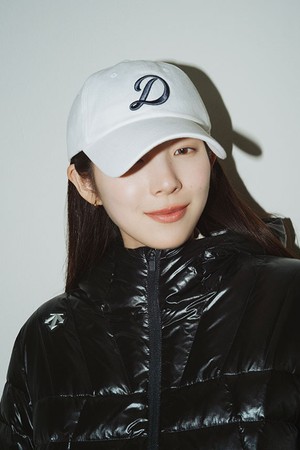 [미유키 착용] 이니셜 로고 자수 볼캡 화이트(SQ323UCP80)