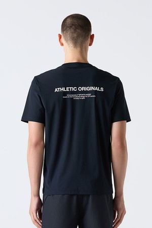 [홍태준 착용] 러닝 쿨링 그래픽 반팔 티셔츠 블랙(SQ323RTS73)