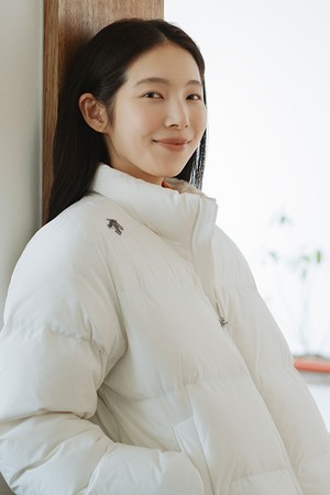 [미유키 착용] 에센셜 푸퍼 덕 다운 자켓 화이트 SQ423UDJO1