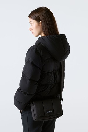 우먼스 패디드 크로스백 블랙(SQ422UBGO1)