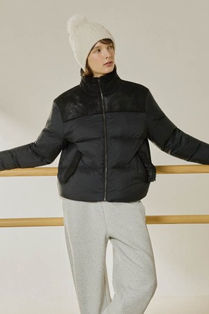 여성 루즈핏 페이크 무스탕 다운 자켓 - 블랙 QQ422ODJN6