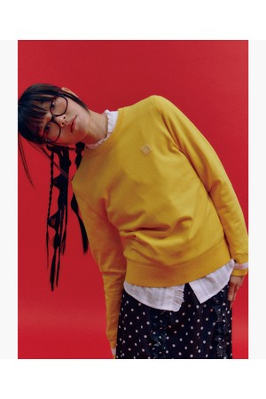 여성 에센셜 방풍 스웨터 _YELW GQ422LKPO9_CAMEL-a