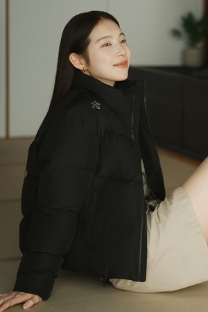 [미유키 착용] 에센셜 푸퍼 덕 다운 자켓 블랙 SR123UDJ11