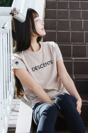 [소빈 착용] 터프 워딩 반팔 티셔츠 베이지 SR123UTS13