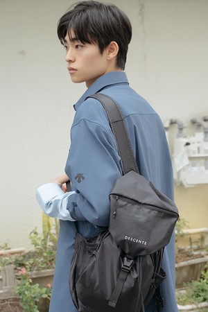 [네오 착용] 에어리 트래블 후드 백팩 블랙 SR123UBP1Z