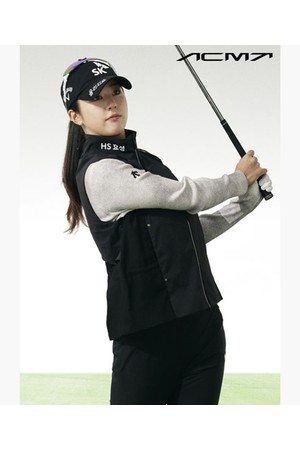 아크먼트(ACMT) 여성 아크절개 하이넥 우븐 베스트  DR11WFWV23