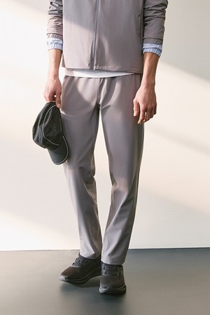 유니 러닝 드라이 레귤러핏 우븐 팬츠 - 그레이 QR123EPT31