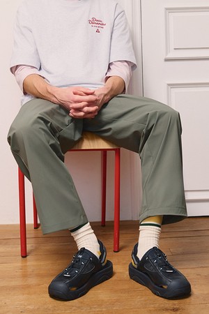 유니 씬플렉스 루즈핏 스트레이트 팬츠 - 카키 QR223LPT52