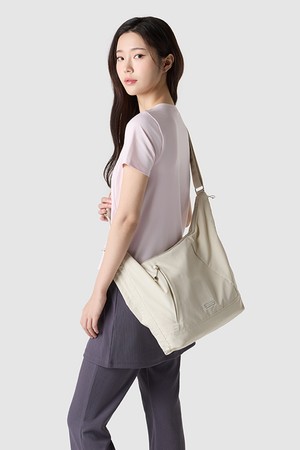 여성 애슬레저 크로스백 (M) - 크림 QR122WBG21