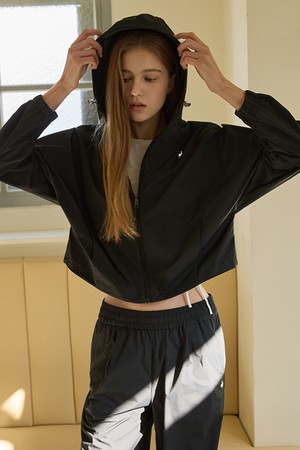 여성 쉐이드온 경량 우븐 루즈핏 자켓 - 블랙 QR222OJK41