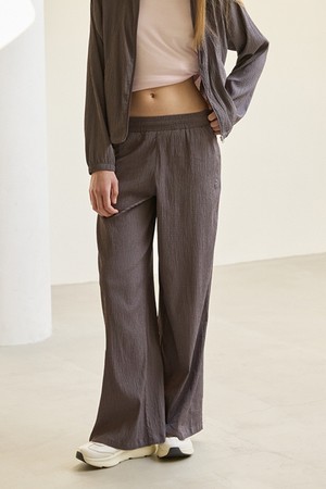 여성 쁘띠 플리세 와이드핏 경량 우븐 팬츠 - 그레이 QR222OPT51