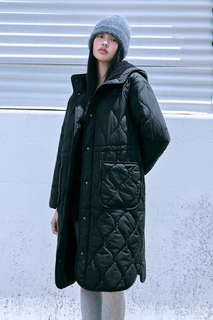[온라인단독] 여성 루즈핏 후드 퀼팅 롱 패딩 - 블랙 QR422JPDO1