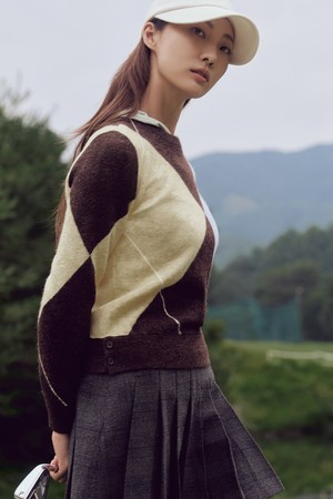 여성 아가일 라운드넥 풀오버 - 옐로이시 브라운(BJ5X51A30B)_CAMEL-a