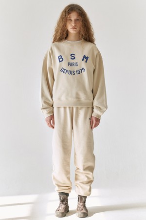 BSM ESSENTIAL LOGO SWEATPANTS - CREAM