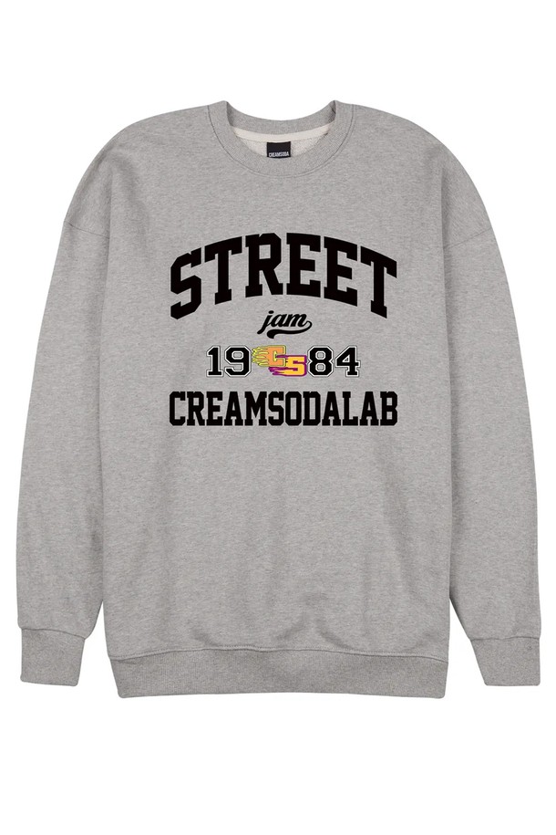 씨알에스디엘 스트릿 잼 1984 맨투맨은 공용으로 착용 가능한 상의 제품입니다. 그레이 컬러의 라운드넥 디자인으로, 봄, 가을, 겨울 계절에 활용하기 좋습니다. CREAMSODA 디자인의 로고 및 프린트 패턴이 돋보이는 스트릿/캐주얼 스타일의 긴소매 맨투맨입니다.
