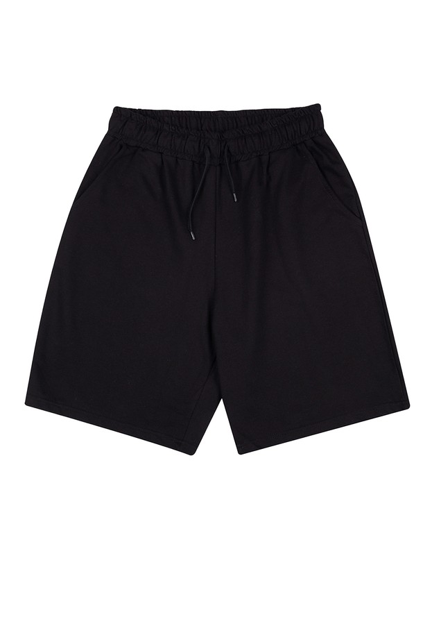 씨알에스디엘 베이직 트레이닝 숏 팬츠는 면 소재의 부드러운 촉감과 루즈핏으로 편안한 착용감을 제공합니다. 톤다운된 Black, Grey, Green, Red 컬러로 일상과 피트니스 활동 모두에 활용 가능하며, 고탄력 허리 밴딩, 뒷면 유틸리티 포켓, 텐터 가공 및 텀블 워싱 처리로 기능성과 내구성을 높였습니다. 와이드 숏 기장으로 시원하고 스포티한 스타일을 연출해 보세요.
