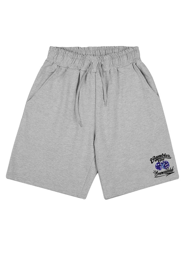 씨알에스디엘 겜블러 걸 다이스 트레이닝 숏 팬츠는 블랙, 그레이, 그린, 레드의 4가지 색상으로 출시되었으며, 여름철 일상 및 운동 시에 적합한 공용 트레이닝 숏팬츠입니다. 면 소재의 부드러운 촉감과 루즈핏 와이드 실루엣으로 편안함을 제공하며, 얇은 두께와 밴딩 처리된 고탄력 허리 밴드가 활동성을 높여줍니다. 뒷주머니와 로고/프린트 패턴이 특징이며, 텀블워싱 및 텐터 가공으로 내구성을 강화했습니다.
