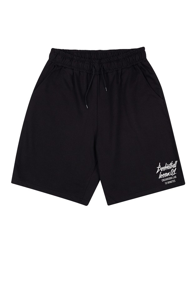 씨알에스디엘 쿼터 로고 트레이닝 숏 팬츠는 부드러운 면 소재로 제작되어 편안한 착용감을 선사합니다. 블랙, 그레이, 그린, 레드 4가지 색상으로 출시되었으며, 루즈핏 와이드 실루엣과 허리 밴딩으로 일상 속 스포티하고 캐주얼한 스타일을 연출하기 좋습니다. 뒷면 포켓 디테일과 안정적인 허리 핏을 위한 고장력 밴드, 형태 유지를 위한 디테일 스티칭으로 완성도를 높였습니다.
