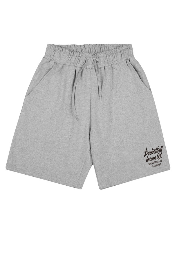 씨알에스디엘 쿼터 로고 트레이닝 숏 팬츠는 남성용으로, 스포티하면서도 캐주얼한 스타일을 연출합니다. 블랙, 그레이, 그린, 레드의 네 가지 색상으로 출시되었으며, 면 소재의 부드러운 촉감과 루즈핏 와이드 디자인으로 편안한 착용감을 제공합니다. 허리 밴딩과 고탄력 허리 밴드, 고장력 밴드로 비틀림을 최소화하여 활동성을 높였으며, 형태 유지를 위한 디테일 스티치와 실용적인 백 포켓(14.5x14.5cm)으로 실용성을 더했습니다.
