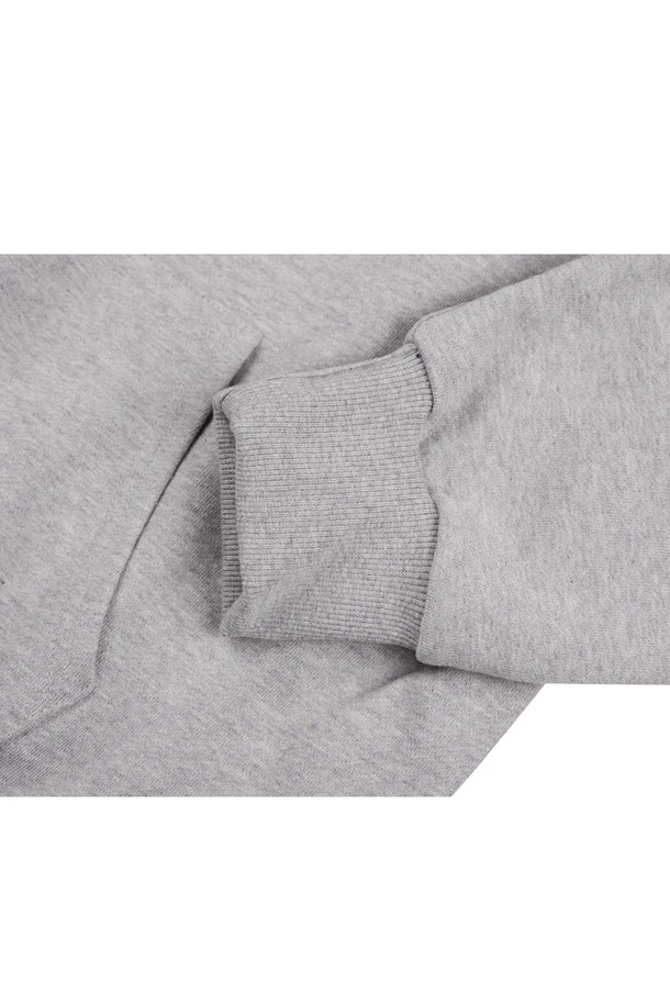 씨알에스디엘 스트릿 잼 후드는 남성용 오버핏 후드티로, 가을과 겨울에 착용하기 좋습니다. 그레이 컬러에 1984 프린팅과 로고 패턴이 돋보이며, 스트릿 및 캐주얼 스타일을 연출하기에 적합합니다. 긴소매 레귤러 기장으로 제작되어 편안하고 스타일리시하게 착용할 수 있습니다.
