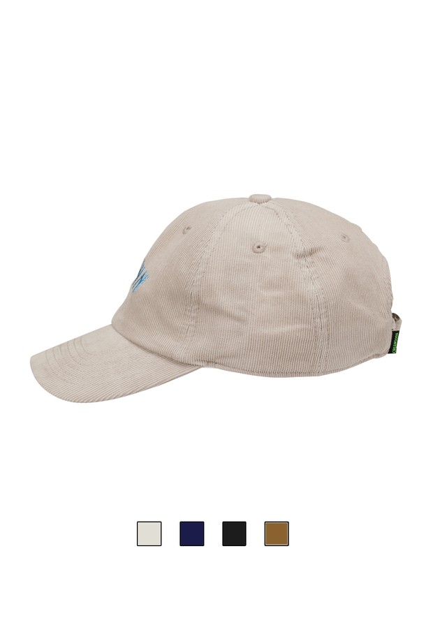 씨알에스디엘 브루클린 볼캡은 면 소재로 제작되어 부드러운 촉감을 자랑합니다. 블랙, 네이비, 브라운, 아이보리 4가지 색상으로 출시되었으며, 7.7cm의 모자 깊이와 7.5cm의 챙 넓이로 편안한 착용감을 제공합니다. 무지 디자인에 6패널 구성과 입체감 있는 자수 디테일이 돋보이며, 사이즈 조절이 가능한 메탈 버클이 디자인의 포인트입니다. 봄, 여름, 가을 계절에 맞춰 동네 마실룩, 산책룩, 캐주얼, 미니멀, 클래식 스타일을 연출하기에 좋습니다. 트윌 및 코듀로이 원단 버전, 곡선 챙 디자인으로 다양한 스타일을 소화할 수 있습니다.
