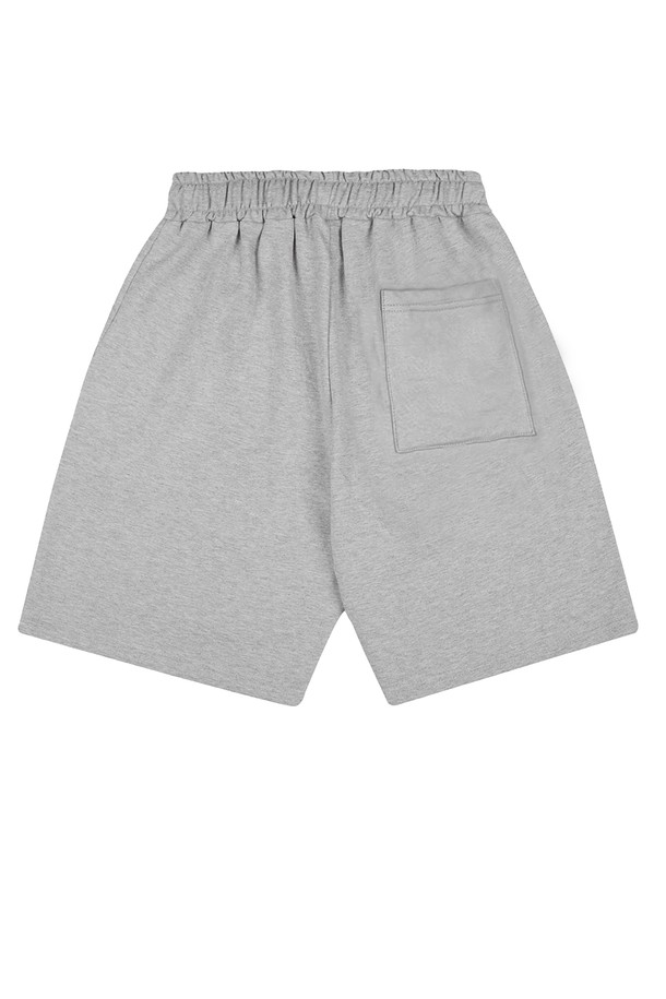 씨알에스디엘 겜블러 걸 다이스 트레이닝 숏 팬츠는 블랙, 그레이, 그린, 레드의 4가지 색상으로 출시되었으며, 여름철 일상 및 운동 시에 적합한 공용 트레이닝 숏팬츠입니다. 면 소재의 부드러운 촉감과 루즈핏 와이드 실루엣으로 편안함을 제공하며, 얇은 두께와 밴딩 처리된 고탄력 허리 밴드가 활동성을 높여줍니다. 뒷주머니와 로고/프린트 패턴이 특징이며, 텀블워싱 및 텐터 가공으로 내구성을 강화했습니다.
