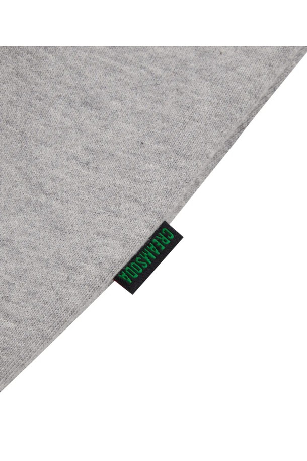 씨알에스디엘 스트릿 잼 1984 맨투맨은 공용으로 착용 가능한 상의 제품입니다. 그레이 컬러의 라운드넥 디자인으로, 봄, 가을, 겨울 계절에 활용하기 좋습니다. CREAMSODA 디자인의 로고 및 프린트 패턴이 돋보이는 스트릿/캐주얼 스타일의 긴소매 맨투맨입니다.
