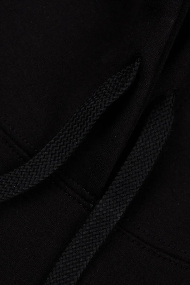 씨알에스디엘 세븐 플라워 크롭 후드는 면과 폴리에스테르 혼방 소재로 제작되어 편안한 착용감을 선사합니다. 블랙 컬러 바탕에 플라워 패턴 디자인이 돋보이며, 크롭 기장과 후드 디자인으로 트렌디한 스타일을 연출합니다. 캐주얼하면서도 개성 있는 상의를 찾는 분들께 적합한 제품입니다.
