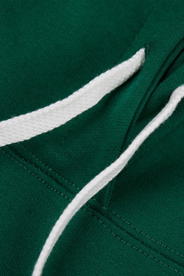 씨알에스디엘 세븐 플라워 크롭 후드는 여성용 캐주얼 상의로, 봄, 가을에 착용하기 좋습니다. 부드러운 면 소재로 제작되어 편안한 착용감을 선사하며, 그린 컬러와 플라워 프린트 디테일이 돋보입니다. 레귤러핏에 긴 소매, 후드 네크라인, 크롭 기장으로 디자인되어 트렌디한 스타일을 연출합니다.
