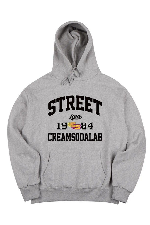 씨알에스디엘 스트릿 잼 후드는 남성용 오버핏 후드티로, 가을과 겨울에 착용하기 좋습니다. 그레이 컬러에 1984 프린팅과 로고 패턴이 돋보이며, 스트릿 및 캐주얼 스타일을 연출하기에 적합합니다. 긴소매 레귤러 기장으로 제작되어 편안하고 스타일리시하게 착용할 수 있습니다.
