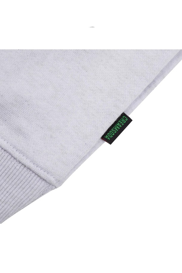 씨알에스디엘 스트릿 잼 후드는 남성용 레귤러핏 후드티입니다. 면 소재로 제작되었으며, 봄, 가을, 겨울철에 착용하기 좋습니다. 화이트 컬러 바탕에 1984 그래픽 프린트와 로고 패턴이 돋보이는 스트릿, 캐주얼 스타일의 후드티입니다.
