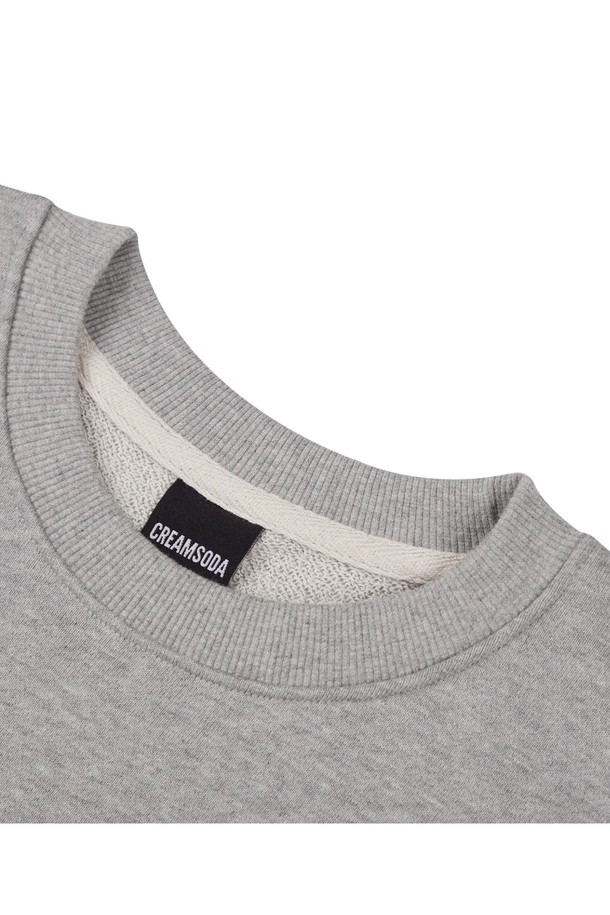 씨알에스디엘 스트릿 잼 1984 맨투맨은 공용으로 착용 가능한 상의 제품입니다. 그레이 컬러의 라운드넥 디자인으로, 봄, 가을, 겨울 계절에 활용하기 좋습니다. CREAMSODA 디자인의 로고 및 프린트 패턴이 돋보이는 스트릿/캐주얼 스타일의 긴소매 맨투맨입니다.
