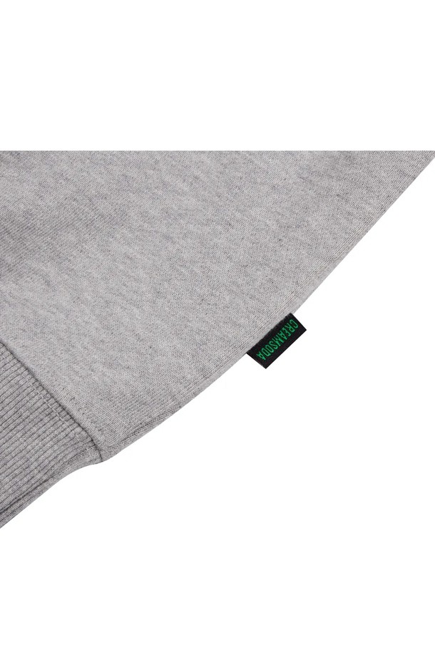 씨알에스디엘 스트릿 잼 후드는 남성용 오버핏 후드티로, 가을과 겨울에 착용하기 좋습니다. 그레이 컬러에 1984 프린팅과 로고 패턴이 돋보이며, 스트릿 및 캐주얼 스타일을 연출하기에 적합합니다. 긴소매 레귤러 기장으로 제작되어 편안하고 스타일리시하게 착용할 수 있습니다.
