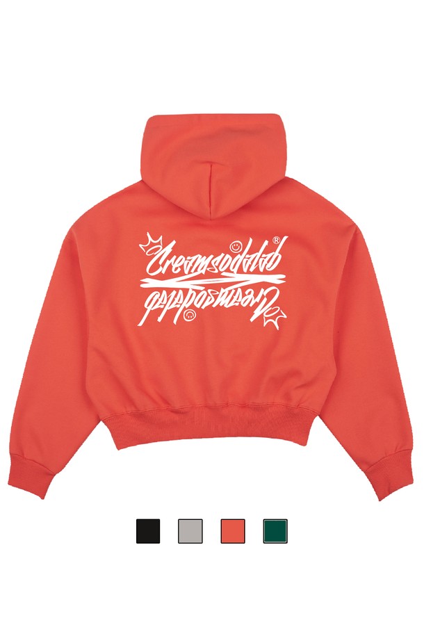 씨알에스디엘 로고 크롭 집업 후디는 캐주얼 및 스트릿 스타일을 연출하기 좋은 공용 상의입니다. 봄, 가을에 적합하며, 부드러운 면 소재로 제작되어 편안한 착용감을 선사합니다. 크롭 기장과 레귤러핏으로 디자인되었으며, 후드와 긴소매, 집업 여밈 방식을 갖추었습니다. 레드, 오렌지 컬러에 씨알에스디엘 로고 프린팅으로 포인트를 주어, 동네 마실룩이나 산책룩에 활용하기 좋습니다.
