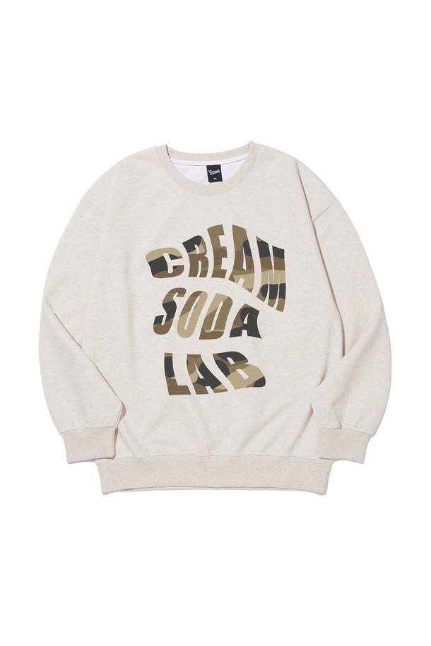 씨알에스디엘 노이즈 카모 그래픽 맨투맨 (기모)은 부드러운 촉감의 면, 폴리에스테르 혼방 소재로 제작되어 가을, 겨울철 따뜻하게 착용하기 좋습니다. 오버핏 디자인에 라운드넥으로 편안한 착용감을 선사하며, 블랙, 그레이, 라이트그레이, 오트밀, 레드, 네이비 등 다양한 색상의 카모 패턴과 로고 디자인이 돋보입니다. 2바늘 커버스티치 공법, 소매단과 밑단 립 마감, 사이드심 포인트 라벨 디테일로 완성도를 높였습니다. 캐주얼, 스트리트, 미니멀 스타일을 즐기는 분들께 겨울 데일리룩, 집콕룩, 산책룩 등 폭넓게 활용하기 좋은 아이템입니다.
