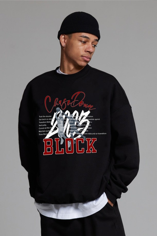 씨알에스디엘 체이스 다운 블락 맨투맨은 남성용 상의로, 가을과 겨울에 따뜻하게 착용하기 좋은 두꺼운 두께감의 맨투맨입니다. 스트릿 및 캐주얼 스타일을 연출하기 좋으며, 레귤러 기장에 오버핏으로 편안한 착용감을 선사합니다. 블랙 컬러에 레터링 프린트 디자인이 특징이며, 부드러운 촉감의 면 소재와 안감 기모(또는 논기모 선택 가능)로 제작되어 보온성을 높였습니다. 라운드넥과 긴 소매 디자인으로 어떤 하의와도 잘 어울리는 데일리 아이템입니다.
