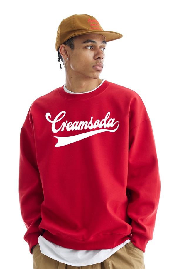 씨알에스디엘 어센틱 로고 맨투맨은 남녀 모두 착용 가능한 베이직하고 캐주얼한 스타일의 상의입니다. 부드러운 촉감의 면과 폴리에스테르 혼방 소재로 제작되어 봄, 가을, 겨울철에 두께감 있게 착용하기 좋습니다. 라운드넥 디자인에 세미오버핏으로 편안한 착용감을 선사하며, 3합사 원단 사용 및 변형을 최소화하는 봉제 방식으로 제작되었습니다. 블랙, 그레이, 오트밀, 라이트그레이, 레드 등 다양한 컬러의 로고 패턴 맨투맨으로 겨울 데일리룩, 미니멀, 클래식 스타일을 완성해보세요. 소매단과 밑단 립 마감, 사이드 심 포인트 라벨 디테일로 완성도를 높였습니다.
