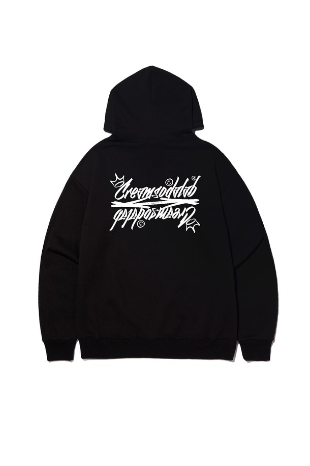 씨알에스디엘 로고 집업 후드는 캐주얼, 스트리트 스타일을 아우르는 공용 후드입니다. 가을, 겨울 시즌에 어울리는 두꺼운 두께감의 헤비웨이트 면, 폴리에스테르 혼방 소재로 제작되어 부드러운 촉감을 선사합니다. 오버핏 실루엣에 깊은 후드 디자인, 2바늘 커버스티치 처리, 프론트 포켓, 포인트 라벨 디테일이 특징이며, 집콕룩, 겨울 데일리룩, 산책룩 등 다양한 TPO에 활용 가능합니다. 블랙, 그레이, 차콜 세 가지 컬러로 출시되어 미니멀한 스타일 연출에도 용이합니다.
