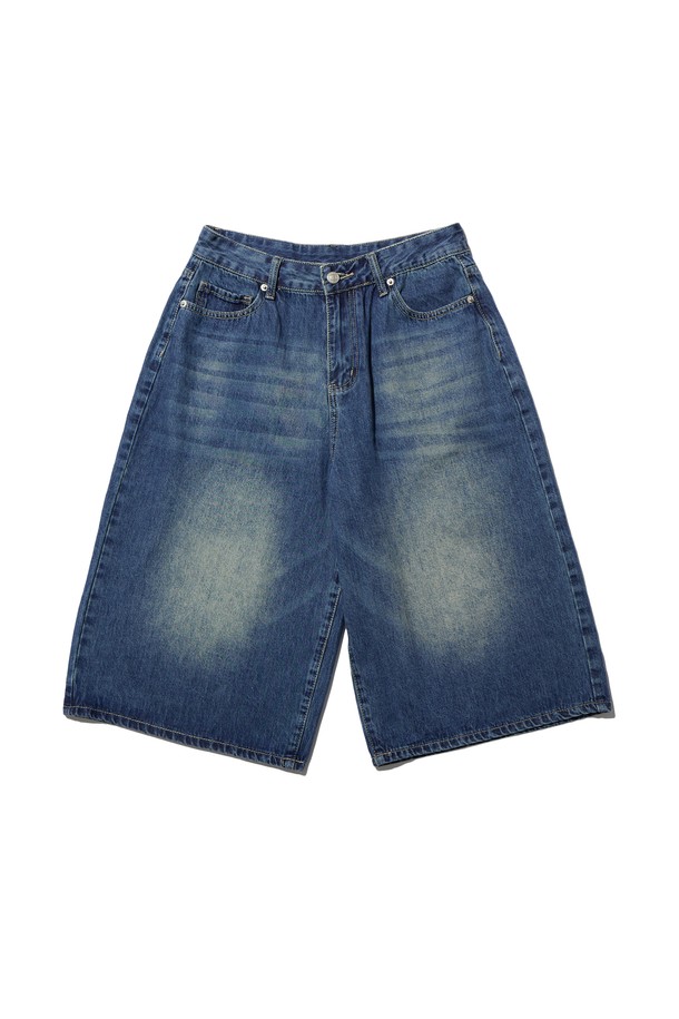 씨알에스디엘의 워시드 자이언트 빅 버뮤다 데님 쇼츠는 남성용 데님 쇼츠로, 딥 블루와 딥 블랙 두 가지 색상으로 제공됩니다. 여름철 일상복으로 적합하며, 8부 기장의 와이드 핏으로 자연스럽게 떨어지는 실루엣을 연출합니다. 허리 뒷부분 밴딩 처리와 리벳 디테일 포켓, 코인 포켓, 뒷포켓 등의 특징을 갖춘 스트릿 스타일의 면 소재 바지입니다.
