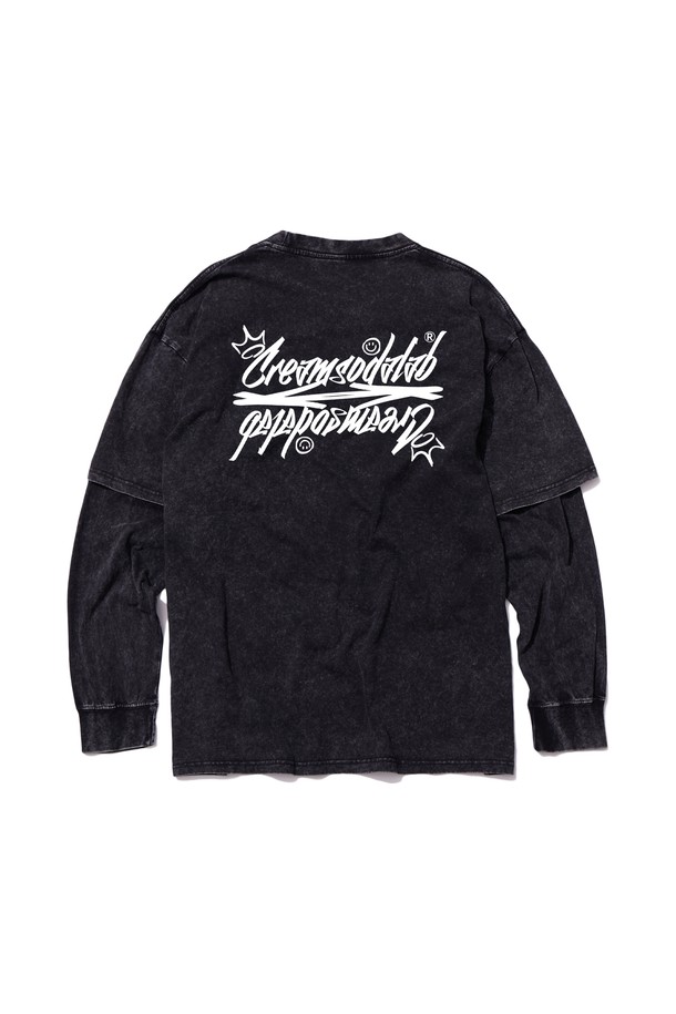 씨알에스디엘(CRS DL) 레터링 피그먼트 페이크 이중 레이어드 롱슬리브는 남녀 공용으로 착용 가능한 티셔츠입니다. 부드러운 면 소재에 흡습 및 통기 기능이 있어 편안한 착용감을 제공하며, 봄, 가을 시즌에 적합합니다. 블랙 컬러의 레귤러핏 긴소매 티셔츠로, 피그먼트 워싱과 페이크 레이어드 디자인이 특징입니다. 라운드넥과 통솔 리브 디테일이 캐주얼, 스트릿, 미니멀 스타일을 완성하며, 산책룩에 활용하기 좋습니다. 레터링 패턴이 돋보이는 디자인으로, 데일리룩에 포인트를 더해보세요.
