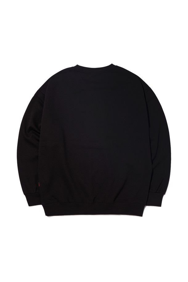 씨알에스디엘 체이스 다운 블락 맨투맨은 남성용 상의로, 가을과 겨울에 따뜻하게 착용하기 좋은 두꺼운 두께감의 맨투맨입니다. 스트릿 및 캐주얼 스타일을 연출하기 좋으며, 레귤러 기장에 오버핏으로 편안한 착용감을 선사합니다. 블랙 컬러에 레터링 프린트 디자인이 특징이며, 부드러운 촉감의 면 소재와 안감 기모(또는 논기모 선택 가능)로 제작되어 보온성을 높였습니다. 라운드넥과 긴 소매 디자인으로 어떤 하의와도 잘 어울리는 데일리 아이템입니다.
