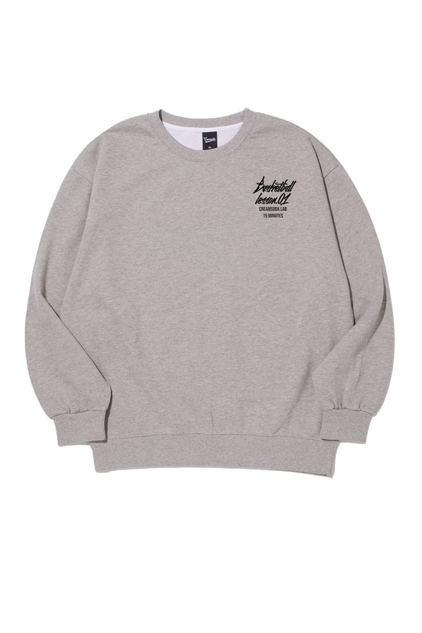 씨알에스디엘 쿼터 팀플레이 맨투맨은 남성용 맨투맨으로, 캐주얼, 스트리트, 미니멀 스타일을 추구하는 분들에게 적합합니다. 봄, 가을, 겨울 계절에 착용하기 좋으며, 일상, 캠핑룩, 산책룩 등 다양한 TPO에 활용할 수 있습니다. 그레이 컬러에 레귤러핏으로 제작되었으며, 두꺼운 면 소재로 부드러운 촉감을 선사합니다. 라운드넥 디자인에 긴소매, 레터링과 프린팅 무늬가 특징이며, 백 프린팅으로 포인트를 더했습니다.
