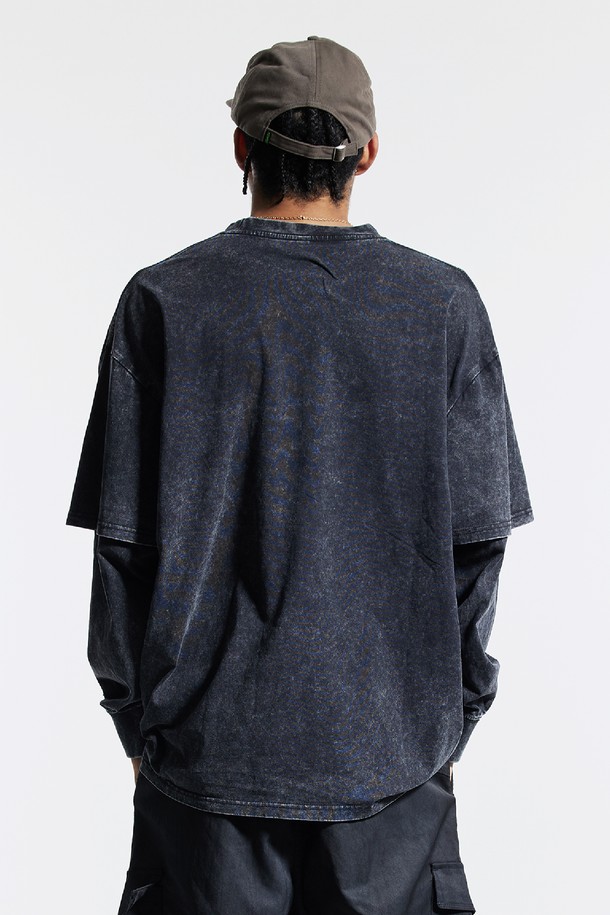 씨알에스디엘 피그먼트 페이크 이중 레이어드 롱슬리브는 남성용 티셔츠입니다. 캐주얼, 스트릿 스타일을 즐기는 분들께 적합하며, 봄, 가을에 입기 좋습니다. 블랙 컬러의 무지 디자인으로, 피그먼트 워싱 처리된 면 소재를 사용하여 자연스러운 멋을 더했습니다. 이중 레이어드 디자인과 립 디테일이 특징이며, 레귤러핏 라운드넥 긴소매 스타일로 데이트룩, 동네 마실룩 등 다양한 TPO에 활용할 수 있습니다.
