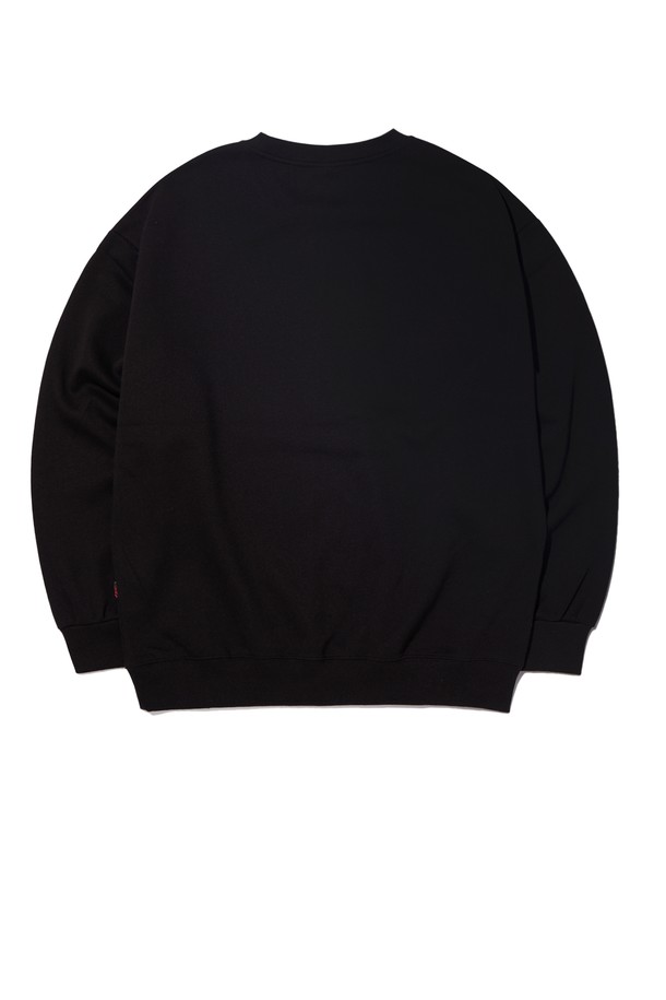 씨알에스디엘 어센틱 로고 맨투맨은 남녀 모두 착용 가능한 베이직하고 캐주얼한 스타일의 상의입니다. 면과 폴리에스테르 혼방 소재로 제작되어 부드러운 촉감과 두꺼운 두께감으로 봄, 가을, 겨울에 따뜻하게 입을 수 있습니다. 라운드넥과 긴 소매, 세미오버핏으로 편안한 착용감을 선사하며, 2바늘 커버스티치 마감, 3본 지그재그 스티치, 립 마감 등의 디테일로 내구성을 높였습니다. 블랙, 그레이, 오트밀, 라이트그레이, 레드 등 다양한 컬러의 로고 패턴으로 포인트를 주어 겨울 데일리룩에 활용하기 좋습니다. 사이드 심 포인트 라벨로 디자인의 완성도를 더했습니다.
