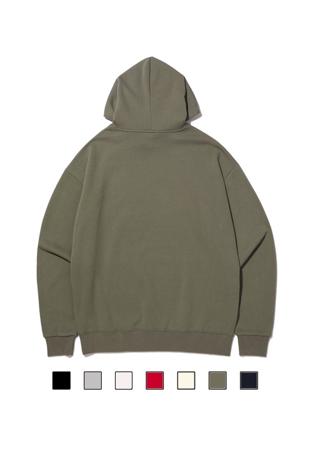 씨알에스디엘 위스콘신 바스켓볼 후드는 면과 폴리에스테르 혼방의 부드러운 소재로 제작되어, 텐터 가공 및 워싱 처리를 통해 편안한 착용감을 제공합니다. 남녀 공용으로, 블랙, 그레이, 화이트, 레드, 베이지, 카키, 네이비 등 다채로운 7가지 색상으로 출시되어 취향에 맞는 스타일을 연출할 수 있습니다. 레귤러핏에 긴 소매 기장, 후드 네크라인, 그리고 기모 안감으로 가을/겨울철 스포츠 활동 및 일상복으로 활용하기 좋으며, 스포티하면서도 캐주얼한 무드를 자아냅니다.
