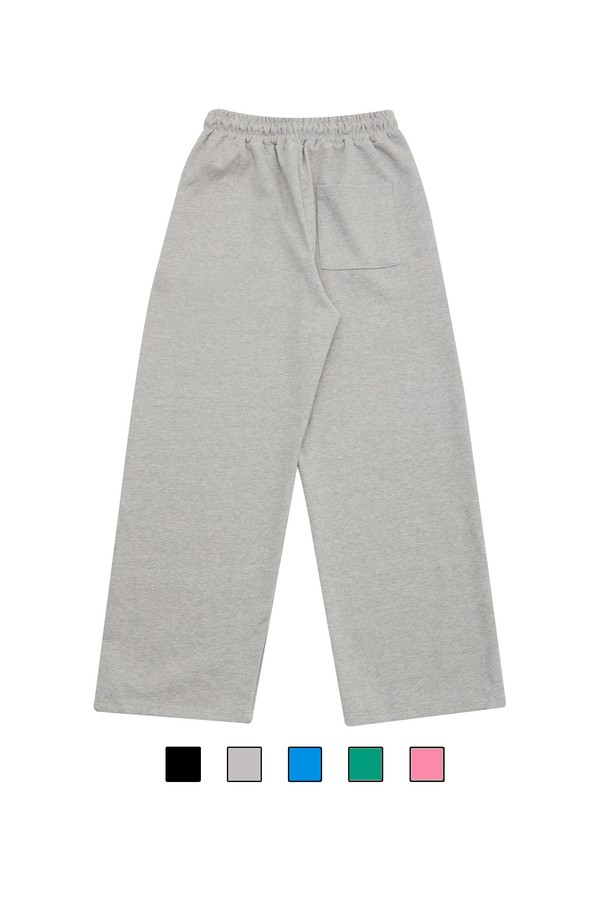 씨알에스디엘 3플라워 와이드 밴딩 팬츠는 여성스러운 플라워 패턴이 돋보이는 캐주얼 와이드 팬츠입니다. 가볍고 부드러운 면 소재로 제작되어 봄, 여름, 가을 계절에 시원하고 편안하게 착용할 수 있습니다. 허리 밴딩 디자인으로 활동성을 높였으며, 루즈핏으로 편안한 착용감을 선사합니다. 데이트룩, 쇼핑룩 등 다양한 TPO에 활용 가능하며, 캐주얼, 미니멀, 로맨틱 스타일을 연출하기 좋습니다. 그레이 컬러로 어떤 상의와도 잘 어울려 활용도가 높습니다.
